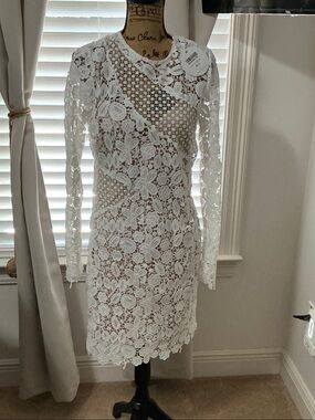 Selfie Leslie White Long-Sleeve Lace Floral Sheath Dress